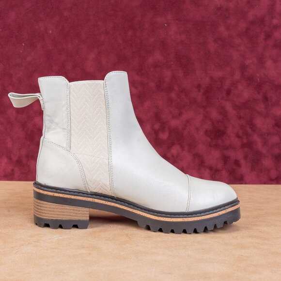 Journee Collection Women Vegan Offwhite Leather Chelsea Ankle Fashion Boots sz 9 - Picture 8 of 8